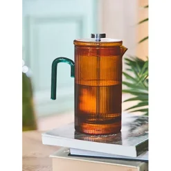 Fabrique de Styles Théières Et Cafetières>Cafetière à piston striée en verre borosilicate et émeraude 1L Ambre