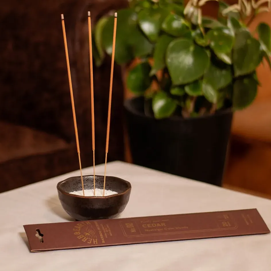 Fabrique de Styles Encens>Encens cèdre - Herb & Earth Marron