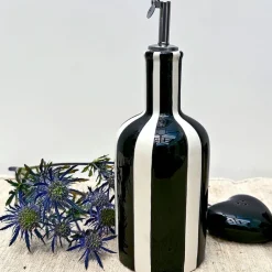 Fabrique de Styles Ustensibles De Cuisine>Huilier en faïence rayé h22cm Noir