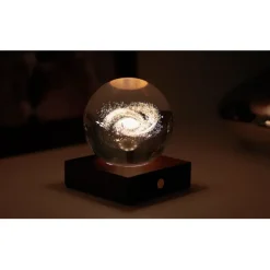 Fabrique de Styles Lampes À Poser>Lampe boule de cristal 3D galaxie Marron