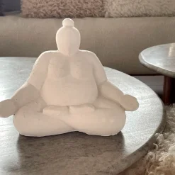 Fabrique de Styles Petits Objets Déco>Statue Femme Méditation en Ciment écru H16cm Ecru